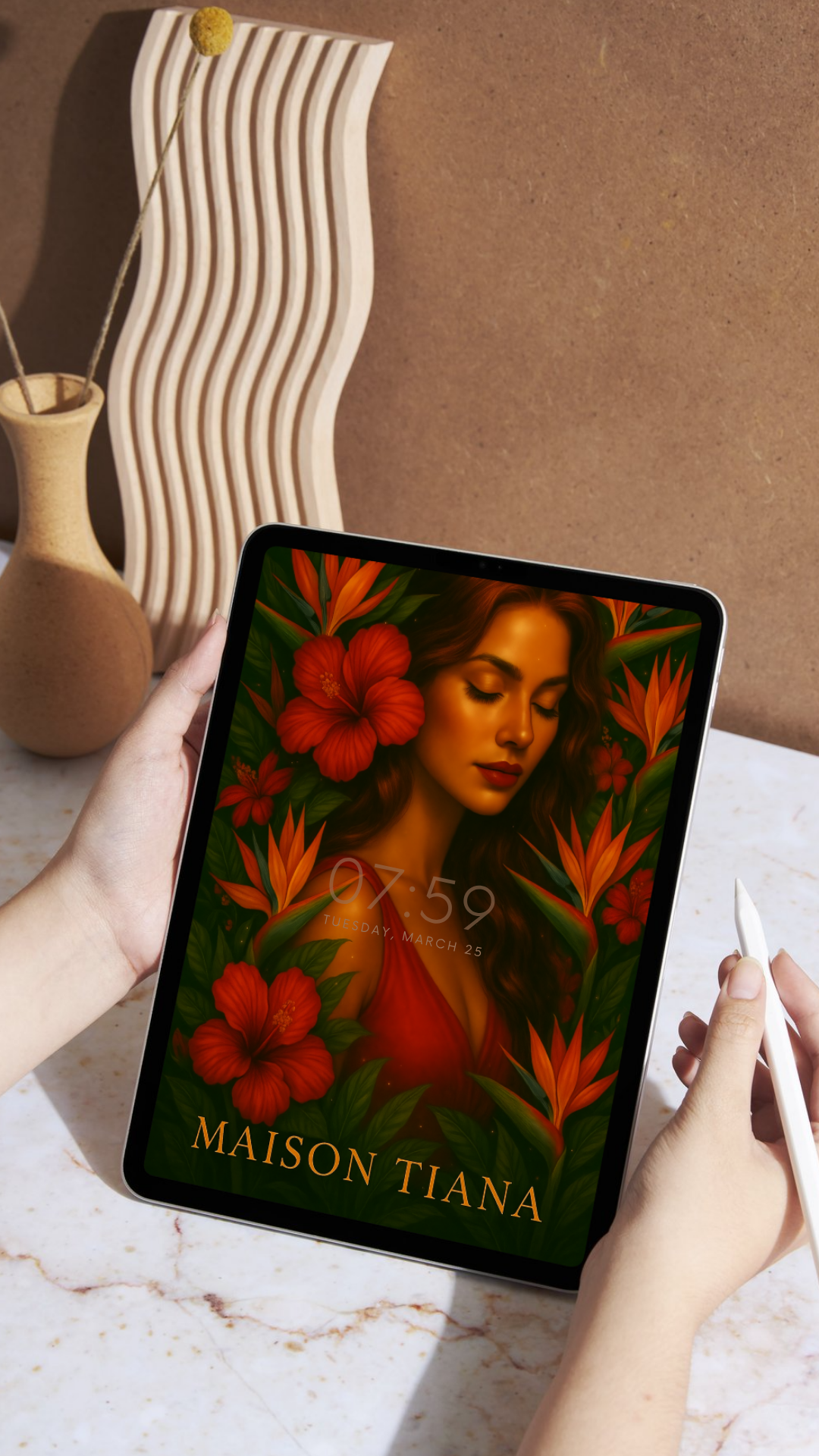 Fond d’écran Muse de Feu pour tablette – illustration numérique tropicale rouge hibiscus, Maison Tiana.